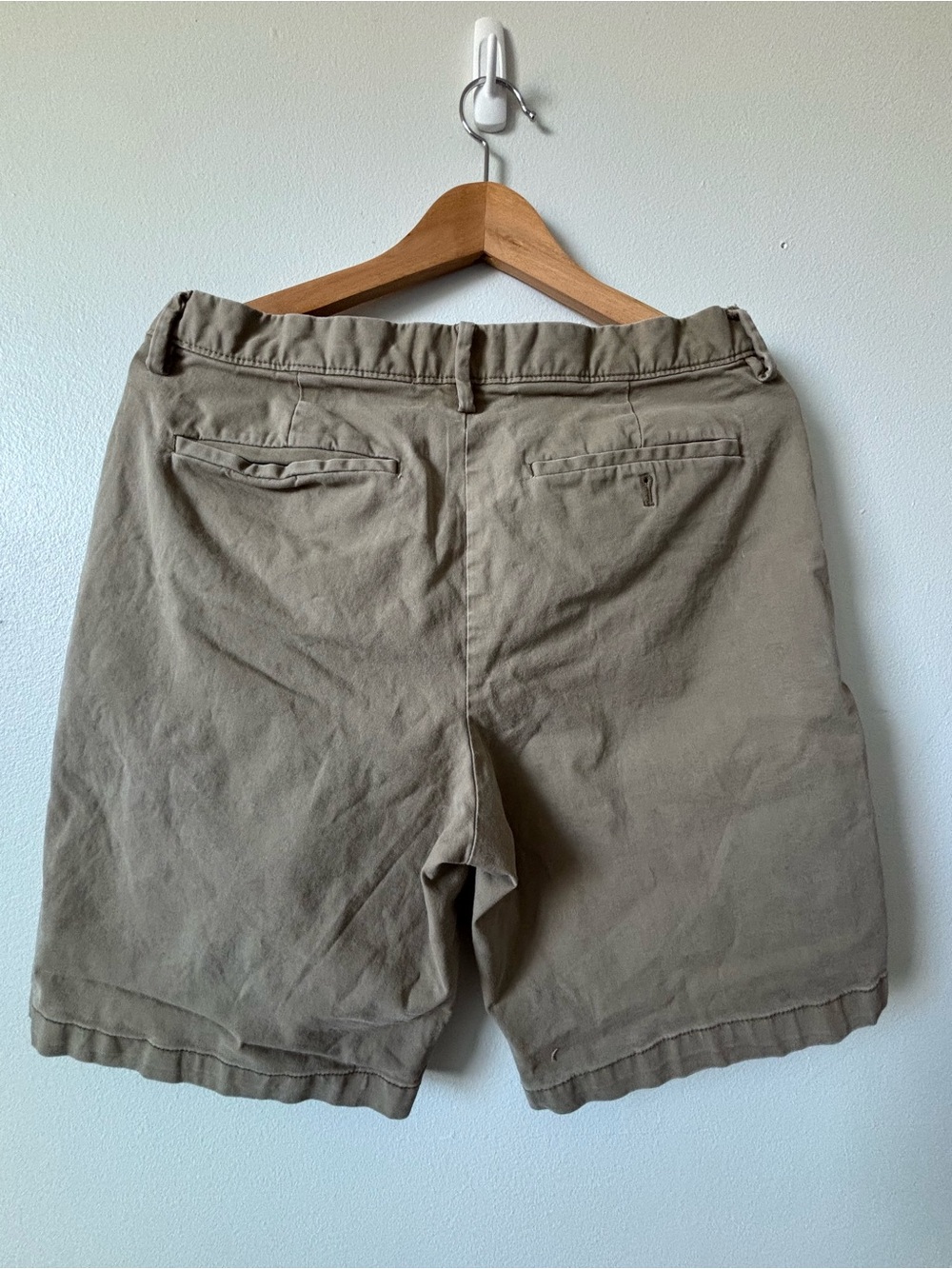 Banana Republic Men's Flat-Front Shorts in Khaki - Picture 2 of 8